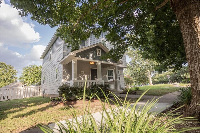 Building Photo - 1059 Powell