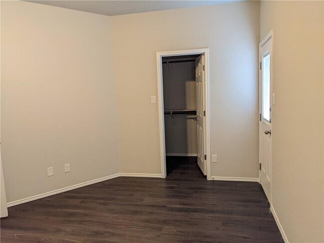 Building Photo - 606 Ashers Pl
