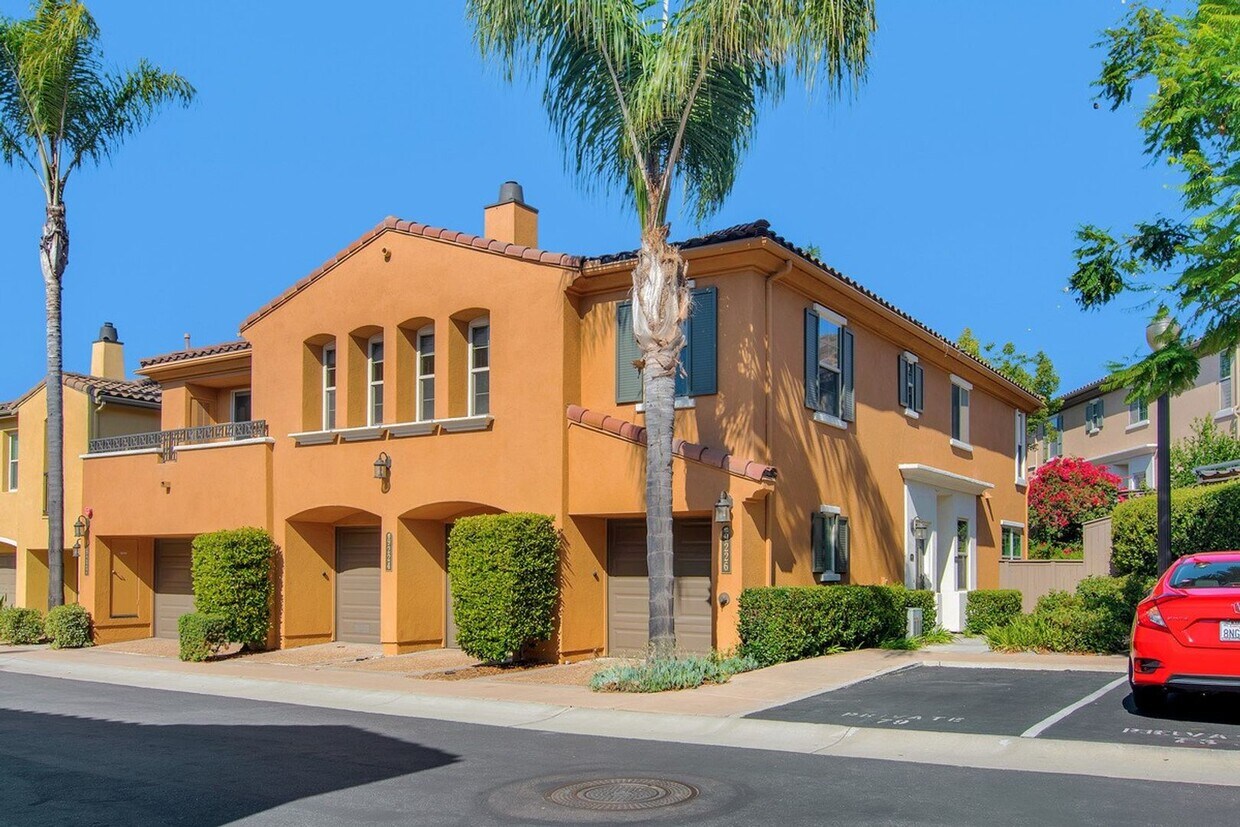 Foto principal - Nicely upgraded townhouse in resort-like E...