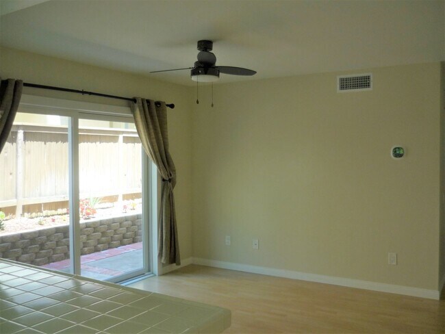 Foto del edificio - Two-story Single Family Home for rent at R...