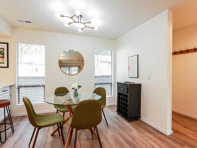 Building Photo - 10819 NE 37th Pl