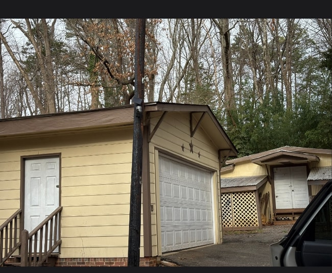 Building Photo - 4101 McIntyre Ave