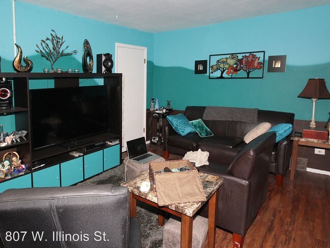 Foto del edificio - 1 br, 1 bath Apartment - 807 W. Illinois St.