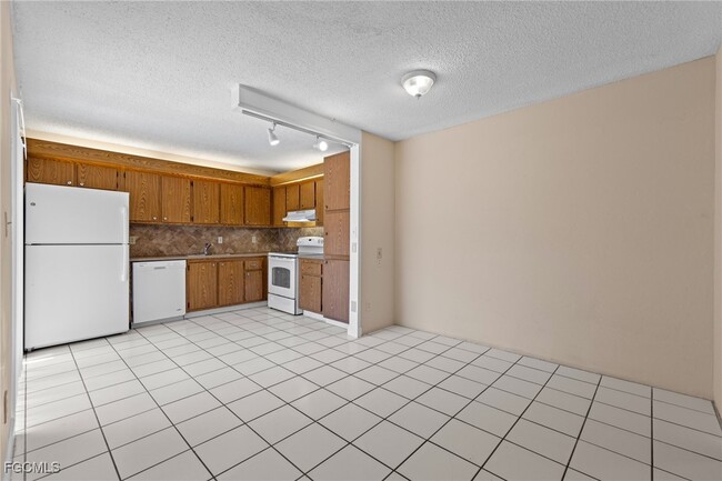 Building Photo - 1706 Park Meadows Dr