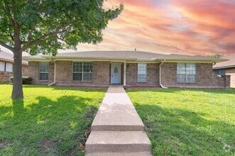 Building Photo - 801 Meadowgate Dr