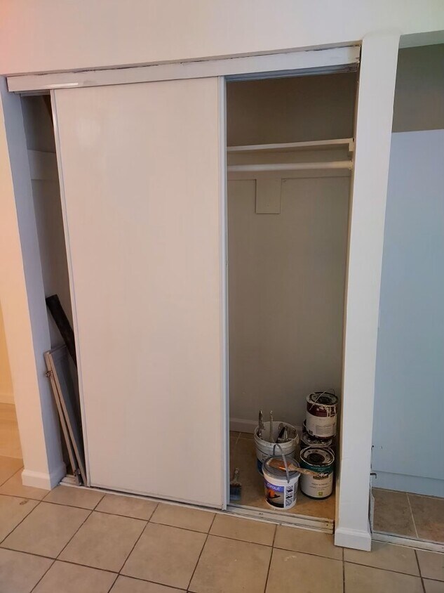 Large Closet - 83685 Denver Ave