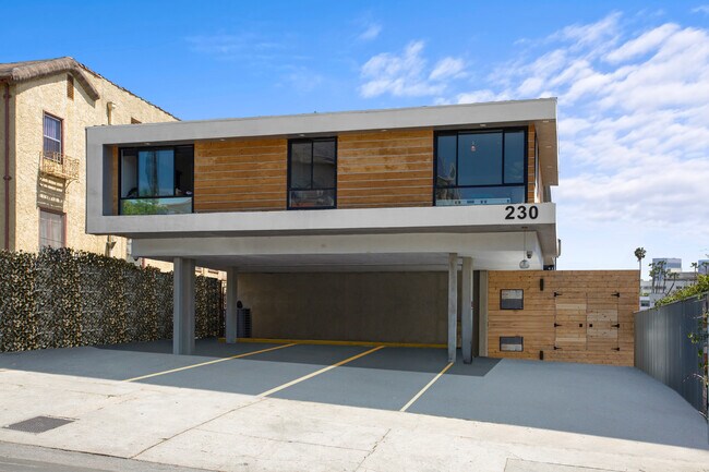 Foto del edificio - 230 S. Carondelet St.