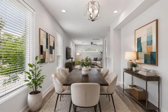 Foto del edificio - 6109 Cherrylawn Cir