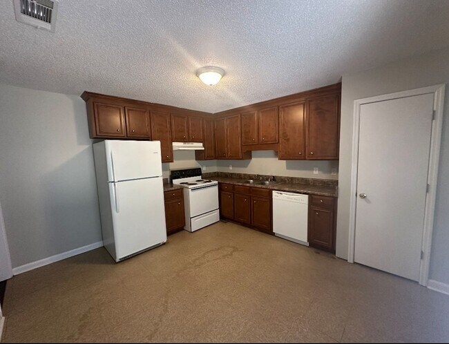 Foto del edificio - Nice affordable two bedroom one bath duplex