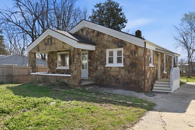 Foto del edificio - 1440 E Locust St