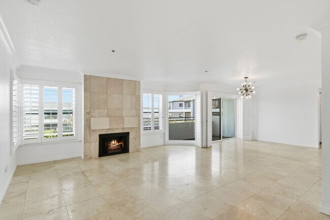 Building Photo - Ocean and Newport Harbor Views