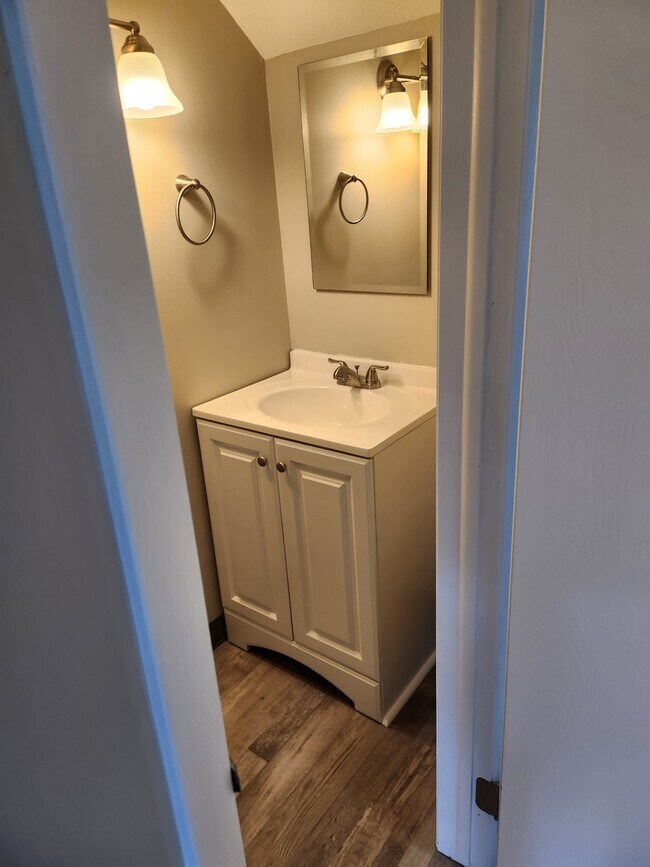 1/2 baño - 5195 Cline Rd