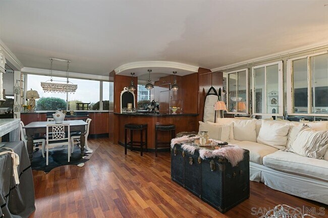 Building Photo - 1750 Avenida Del Mundo