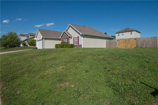 Foto del edificio - Home in Pioneer Ridge – Pet Friendly & Min...