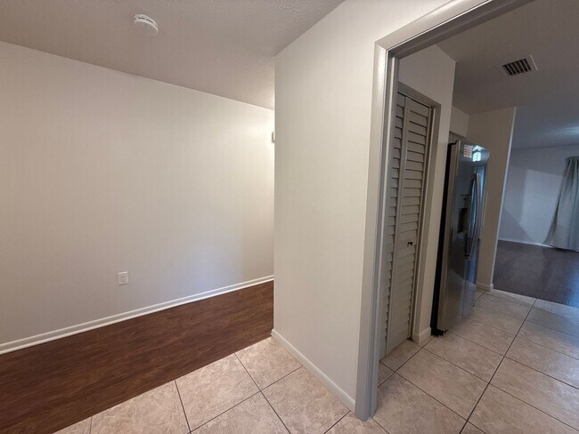 Foto del edificio - Amazing Location & Spacious Corner Lot!