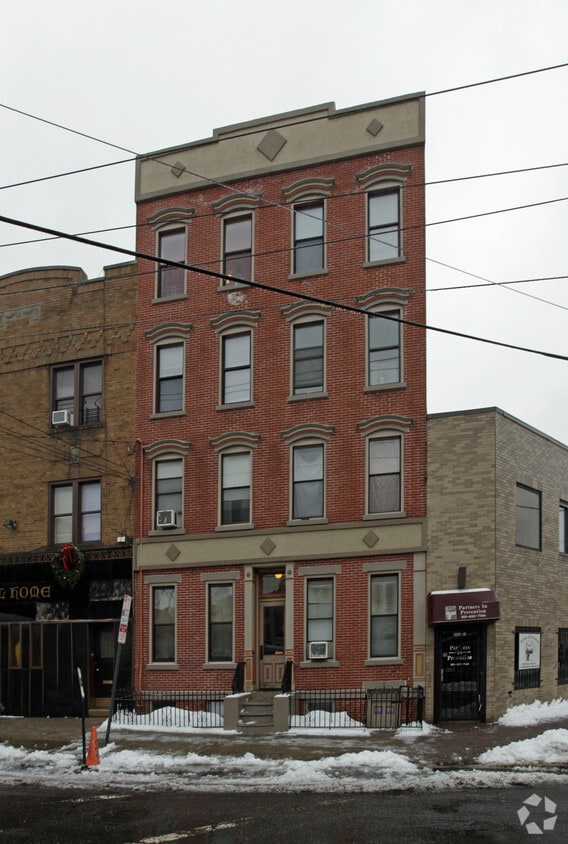 Building Photo - 145 Brunswick St