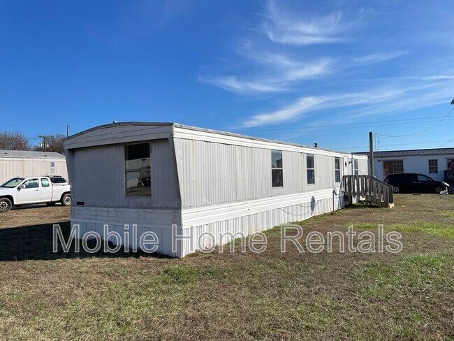 Building Photo - 105 Calico Rd