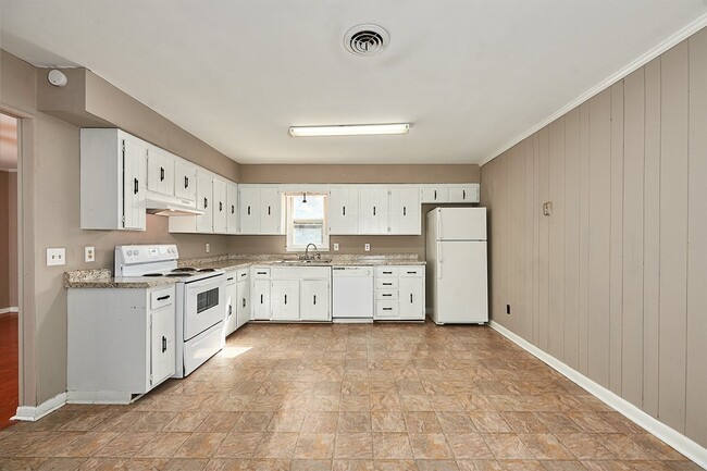 Building Photo - Coming Soon: 2BR, 1 BA duplex in Greenbrie...