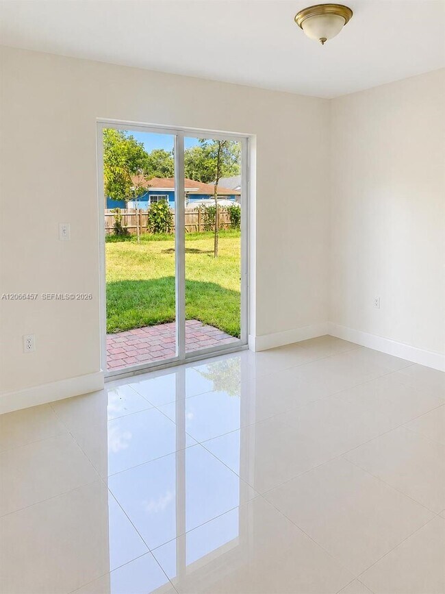 Foto del edificio - 4491 NW 23rd Ave