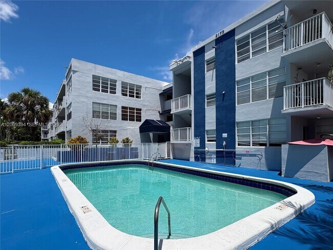 Foto del edificio - 2175 NE 170th St