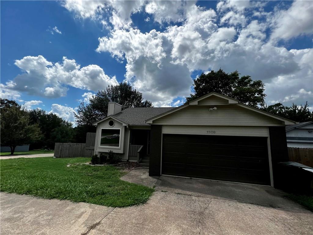 Primary Photo - 1109 E Township St