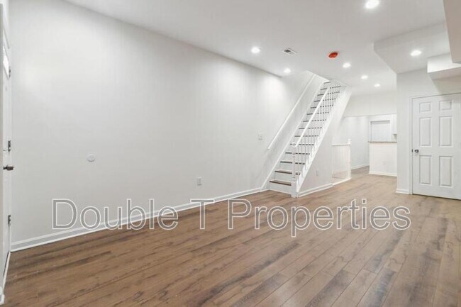 Building Photo - 912 N Milton Ave