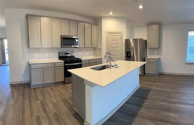 Foto del edificio - 7315 Lakeway Blf Ln