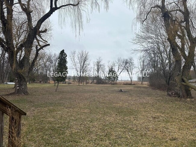 Building Photo - 962 Lakeview Dr
