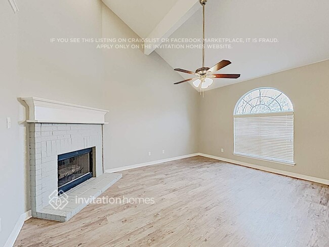 Building Photo - 8820 Chaps Ave