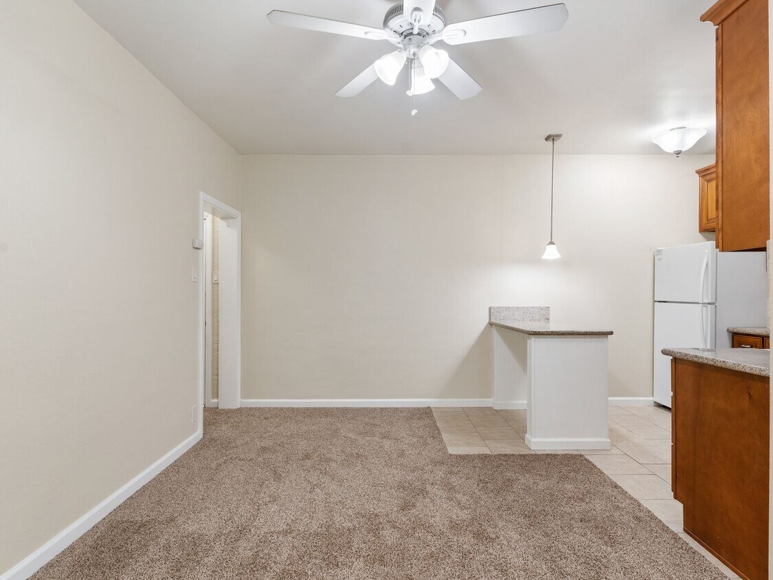 Primary Photo - 1324 Peterson Avenue