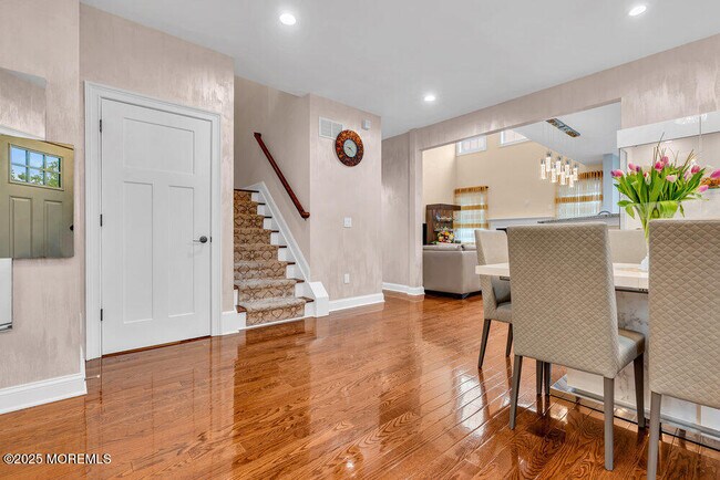 Foto del edificio - 47 McCormick Ave N