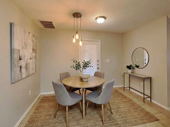 Foto del edificio - 528 N Brentwood Ave