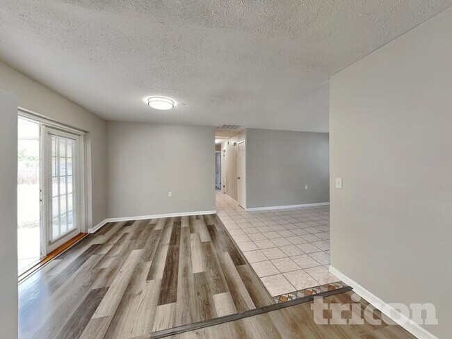 Foto del edificio - 2932 E 148th Ave