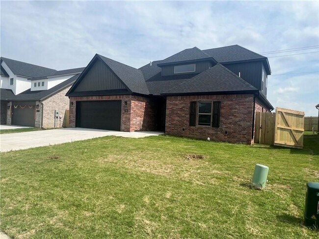 Building Photo - 7301 SW Basswood Ave