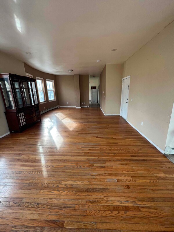 Foto principal - 81 Paterson Ave