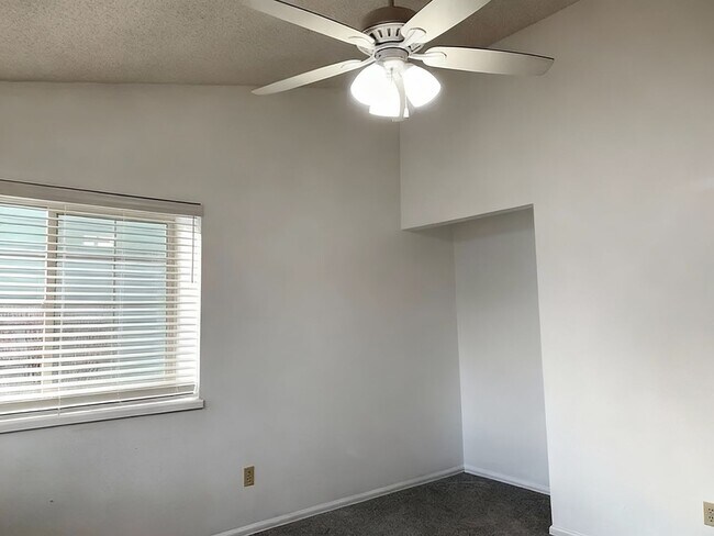 Foto del edificio - Cozy 2 bedroom Townhouse in Cheyenne Mountain with VIEWS of mountains