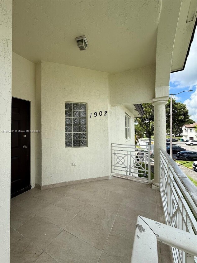 Foto del edificio - 8840 NW 111th Ave