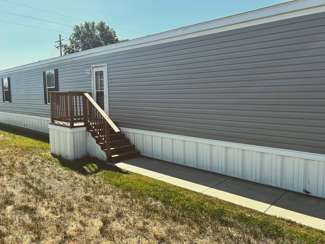 551 Blue Bunting Cir, Moscow Mills, MO 63362 House Rental in Moscow