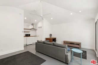 Building Photo - 8022 Regis Way