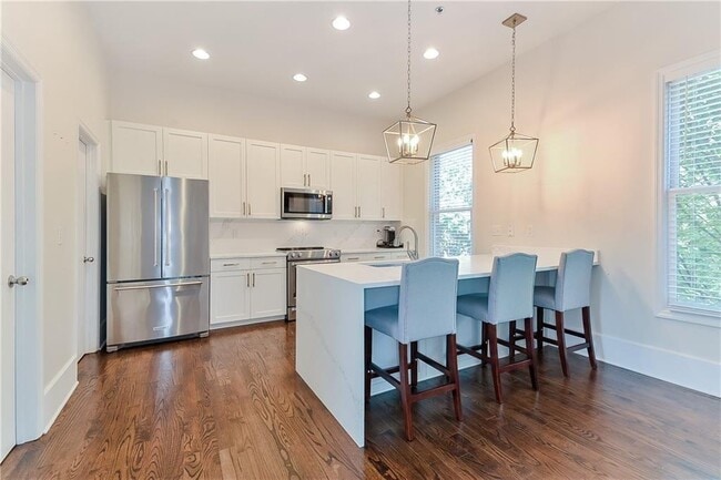 Building Photo - 745 Fountainhead Ln NE