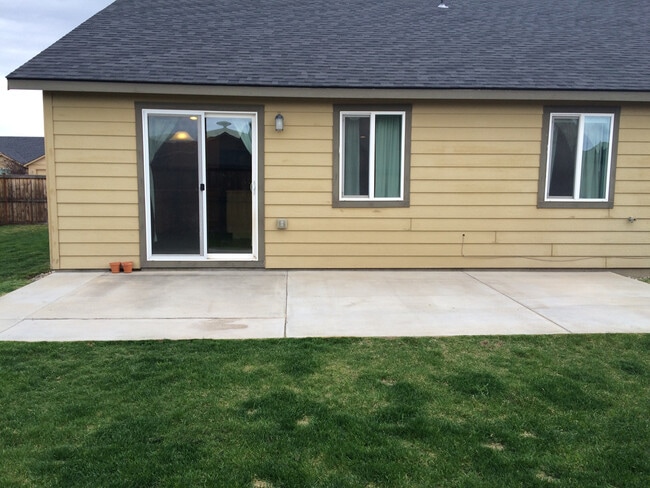 Building Photo - Cute 3 bedroom, 2 bathroom!!