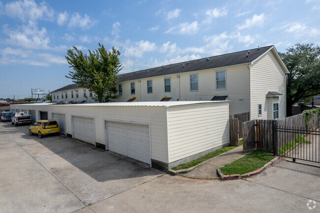 Building Photo - Shaver Landing