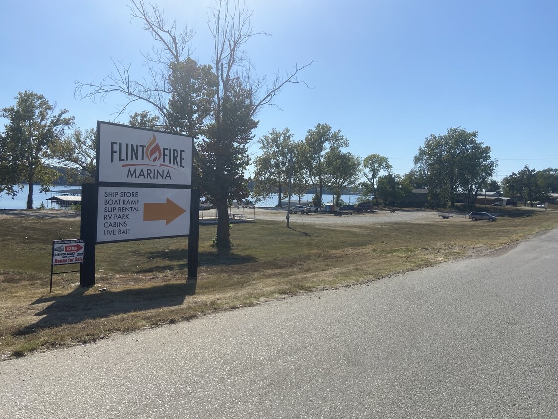 Building Photo - 65400 E 250 Rd