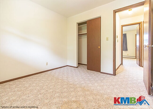 Building Photo - 709 Meadow Lane Ct SE