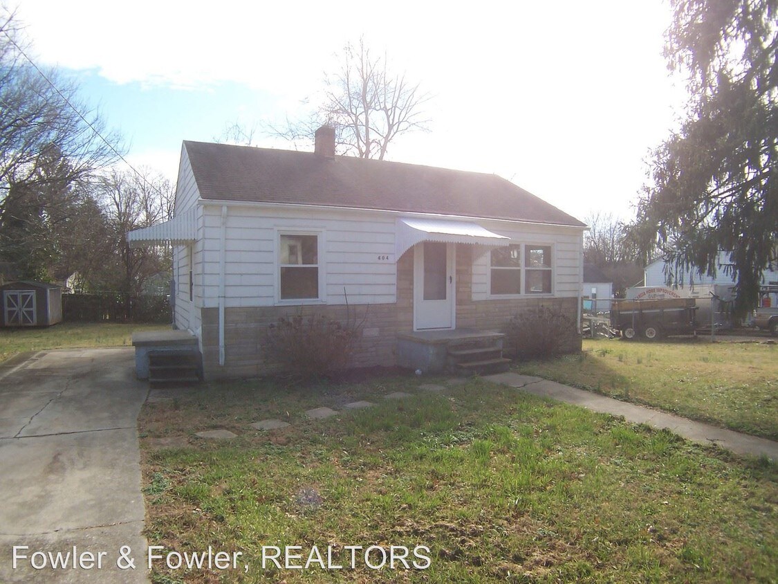 Primary Photo - 404 Burge Pl