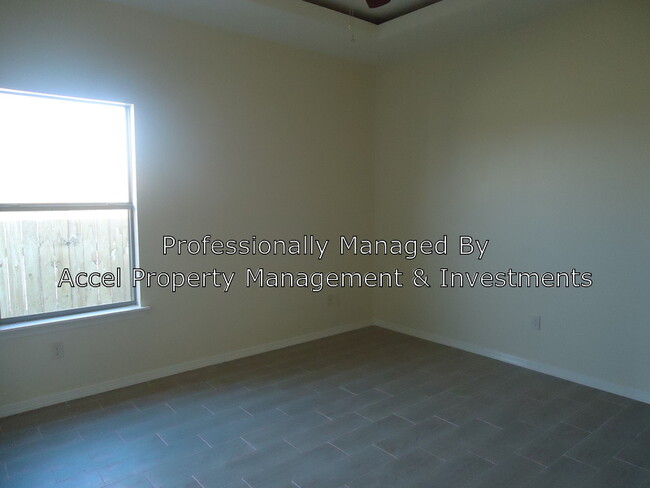 Building Photo - 209 Teak Dr