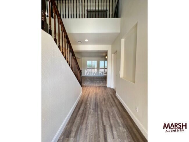 Foto del edificio - Beautiful 4 bedroom home with private pool...