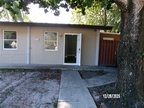 Building Photo - 4510 SW 38th St