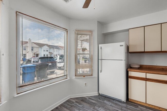 Building Photo - 1365 Longlac Rd