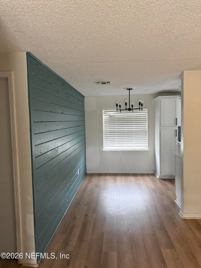 Foto del edificio - 7539 Walden Rd